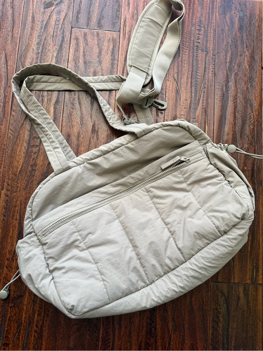 Convertible diaper/ duffle bag back top tote bag. NEVER USED